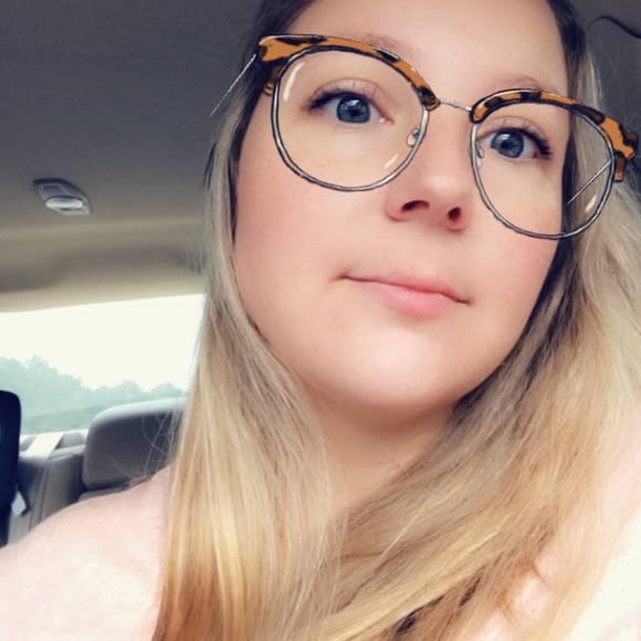 Meet your Posher, Lindsey - Picture 3 of 3